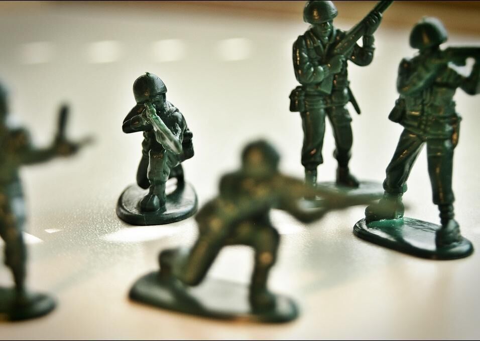 1943: Little green army men